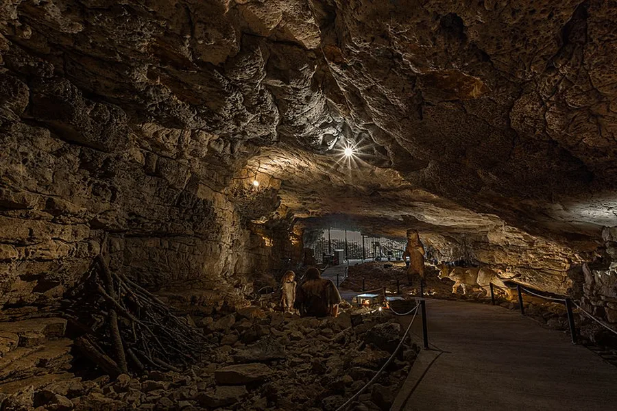 prähistorische Höhlen Soyons
